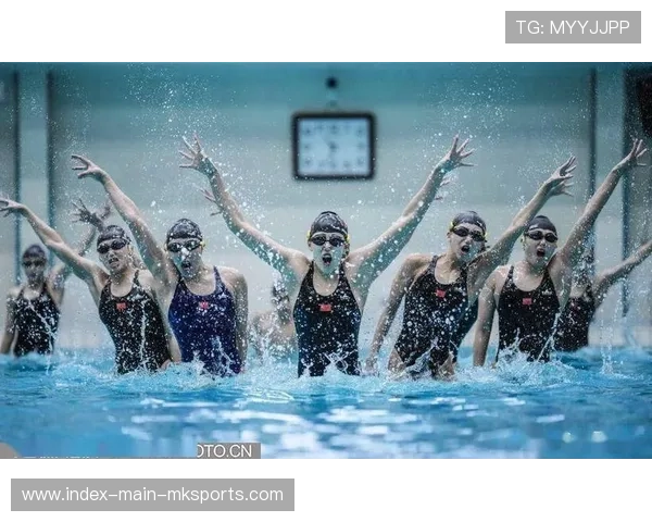 花样游泳队训练画面被误以为电影特效