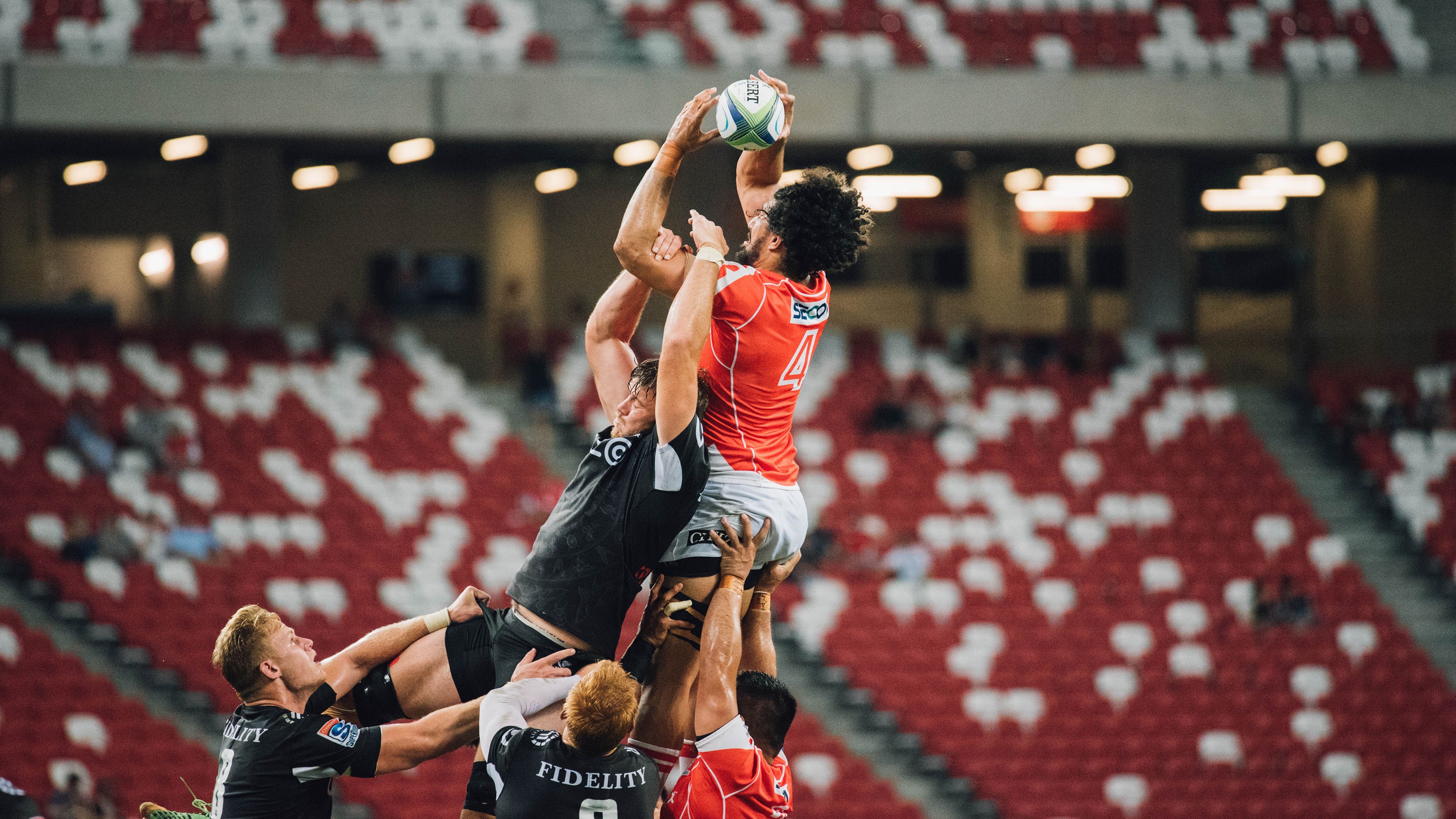 恩多耶-布鲁阿尔冲线瞬间引爆全场欢呼，多恩布什